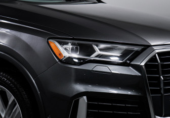 Подержанный автомобиль Audi Q7 2021 года (17 фото)