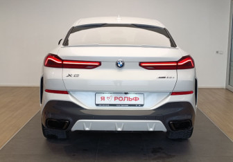 Подержанный автомобиль BMW X6 2020 года (5 фото)