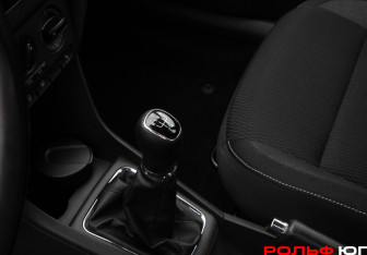 Подержанный автомобиль Skoda Rapid Liftback 2016 года (17 фото)