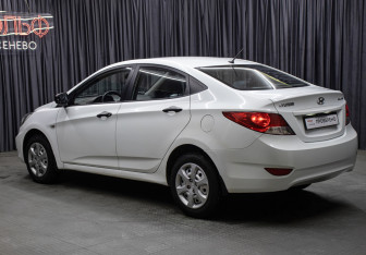 Подержанный автомобиль Hyundai Solaris Sedan 2011 года (7 фото)