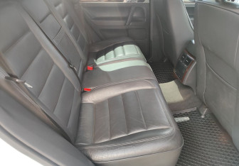 Подержанный автомобиль Volkswagen Touareg 2005 года (10 фото)