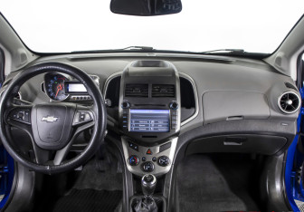 Подержанный автомобиль Chevrolet Aveo Sedan 2012 года (12 фото)
