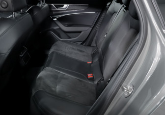 Подержанный автомобиль Audi A6 Sedan 2021 года (10 фото)