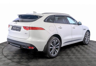 Подержанный автомобиль Jaguar F-Pace 2017 года (5 фото)