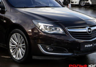 Подержанный автомобиль Opel Insignia Liftback 2014 года (16 фото)