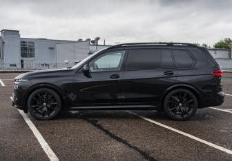 Подержанный автомобиль BMW X7 2022 года (11 фото)