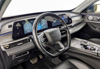 Подержанный автомобиль Chery Tiggo 8 Pro Max 2023 года (16 фото)