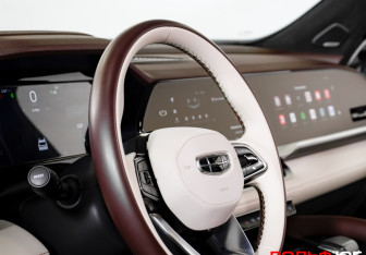 Подержанный автомобиль Geely Monjaro 2023 года (19 фото)