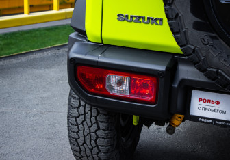 Подержанный автомобиль Suzuki Jimny 2019 года (14 фото)