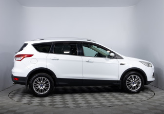Подержанный автомобиль Ford Kuga 2014 года (4 фото)
