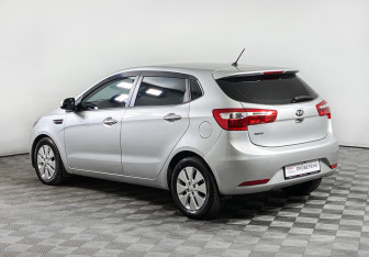 Подержанный автомобиль Kia Rio Hatchback 2015 года (7 фото)