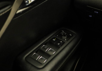 Подержанный автомобиль Lexus RX 2022 года (13 фото)