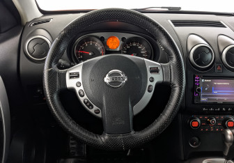 Подержанный автомобиль Nissan Qashqai 2008 года (22 фото)