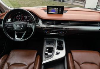 Подержанный автомобиль Audi Q7 2016 года (12 фото)
