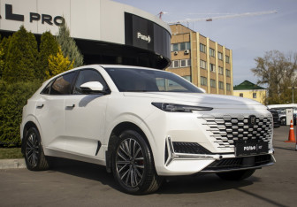 Подержанный автомобиль Changan UNI-K 2023 года (3 фото)