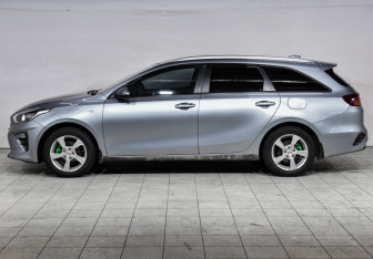 Подержанный автомобиль Kia Ceed Wagon 2019 года (8 фото)