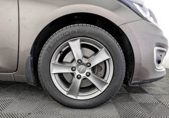 Подержанный автомобиль Kia Ceed Hatchback 2018 года (18 фото)