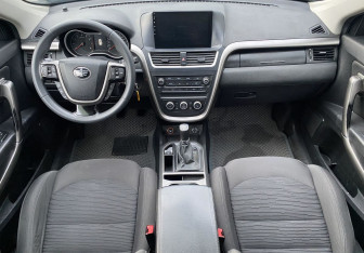 Подержанный автомобиль FAW Besturn X80 2019 года (10 фото)