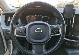 Подержанный автомобиль Volvo XC60 2020 года (12 фото)