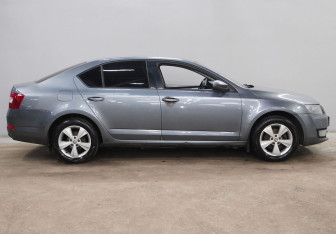 Подержанный автомобиль Skoda Octavia Liftback 2014 года (4 фото)