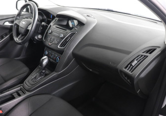 Подержанный автомобиль Ford Focus Hatchback 2018 года (10 фото)
