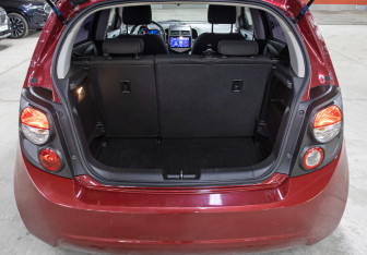Подержанный автомобиль Chevrolet Aveo Hatchback 2014 года (10 фото)