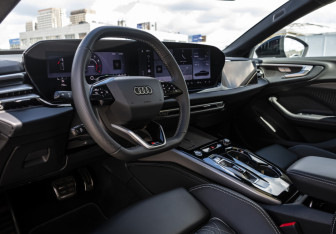 Подержанный автомобиль Audi A5 Liftback 2025 года (10 фото)