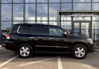 Подержанный автомобиль Lexus LX 2015 года (5 фото)