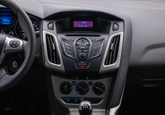 Подержанный автомобиль Ford Focus Sedan 2011 года (14 фото)