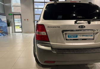 Подержанный автомобиль Kia Sorento 2007 года (9 фото)