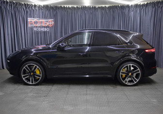 Подержанный автомобиль Porsche Cayenne 2018 года (8 фото)