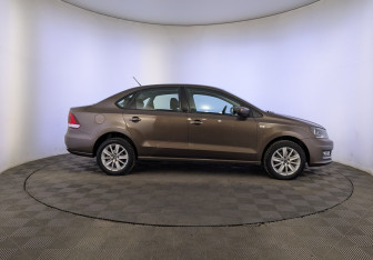 Подержанный автомобиль Volkswagen Polo Sedan 2015 года (4 фото)
