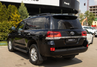 Подержанный автомобиль Toyota Land Cruiser Suv 2018 года (5 фото)