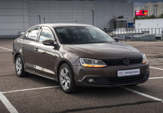 Подержанный автомобиль Volkswagen Jetta Sedan 2011 года (3 фото)