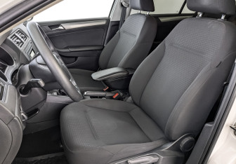 Подержанный автомобиль Volkswagen Jetta Sedan 2015 года (20 фото)