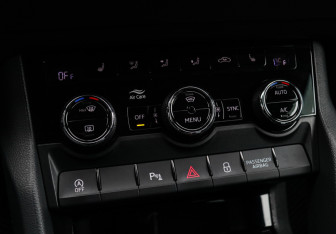 Подержанный автомобиль Skoda Karoq 2020 года (10 фото)