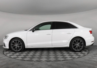Подержанный автомобиль Audi A3 Sedan 2018 года (8 фото)