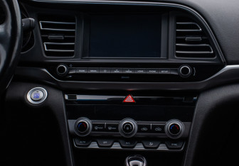 Подержанный автомобиль Hyundai Elantra Sedan 2019 года (14 фото)