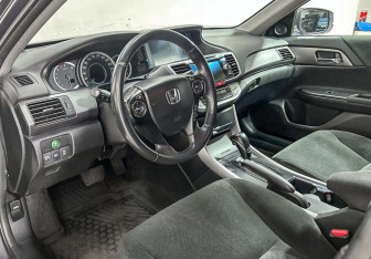 Подержанный автомобиль Honda Accord Sedan 2013 года (8 фото)