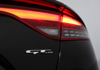 Подержанный автомобиль Kia Stinger 2023 года (27 фото)