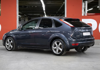 Подержанный автомобиль Ford Focus Hatchback 2010 года (7 фото)