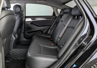 Подержанный автомобиль Genesis G80 2018 года (18 фото)