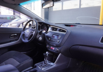 Подержанный автомобиль Kia Ceed Hatchback 2017 года (9 фото)