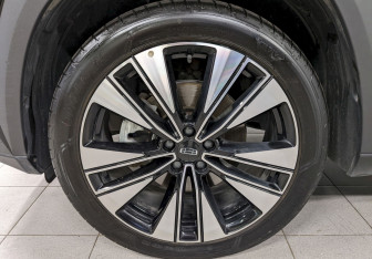 Подержанный автомобиль Geely Atlas 2024 года (18 фото)
