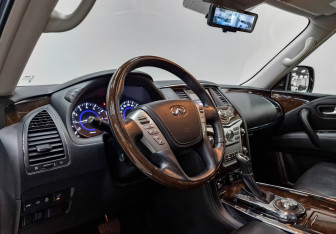 Подержанный автомобиль Infiniti QX80 2019 года (15 фото)