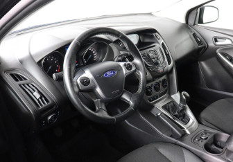 Подержанный автомобиль Ford Focus Hatchback 2015 года (6 фото)