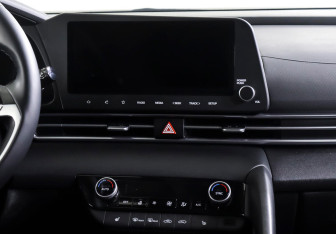 Подержанный автомобиль Hyundai Elantra Sedan 2021 года (12 фото)