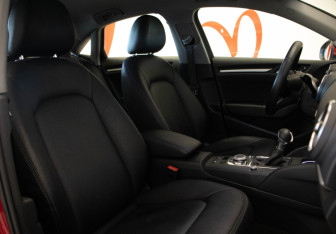 Подержанный автомобиль Audi A3 Sedan 2017 года (33 фото)