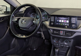 Подержанный автомобиль Skoda Rapid Liftback 2021 года (24 фото)