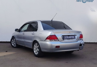 Подержанный автомобиль Mitsubishi Lancer Sedan 2005 года (6 фото)
